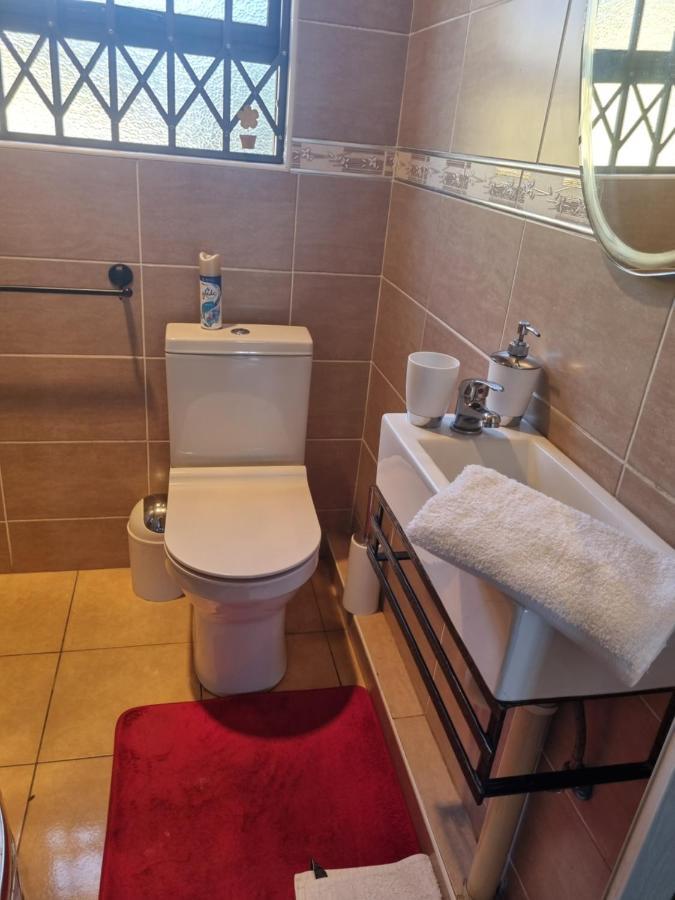 Quarto em Acomodações Particulares Lalela House *