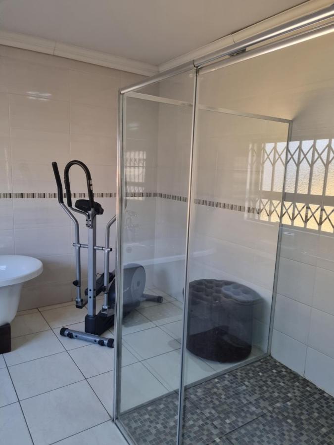 Lalela House Quarto em Acomodações Particulares Joanesburgo
