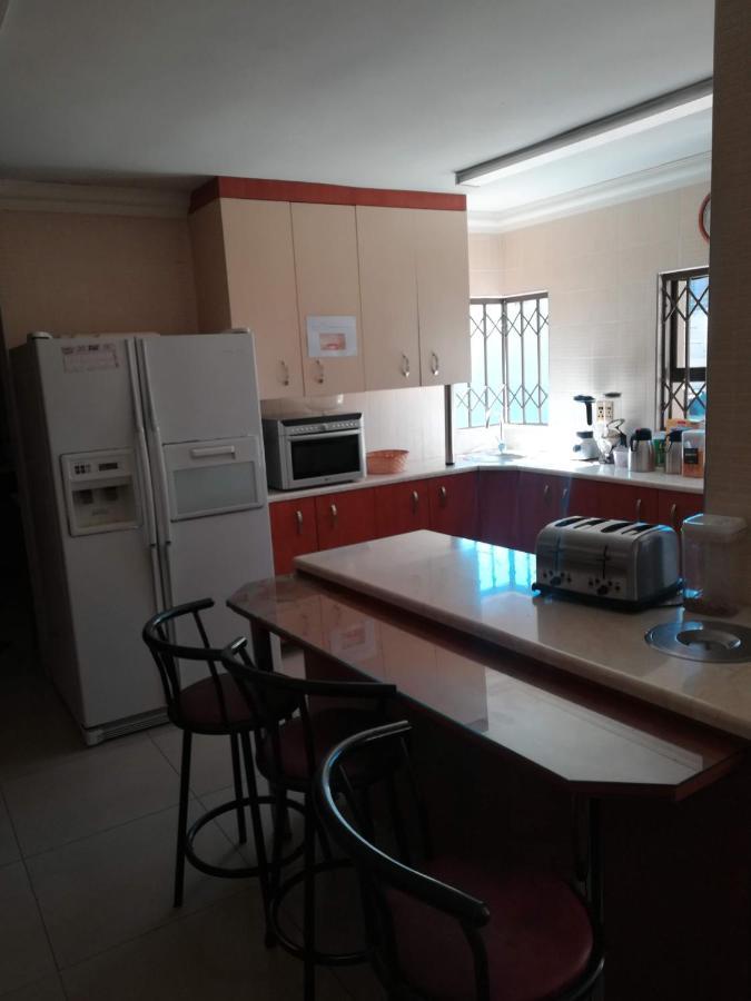 Quarto em Acomodações Particulares Lalela House