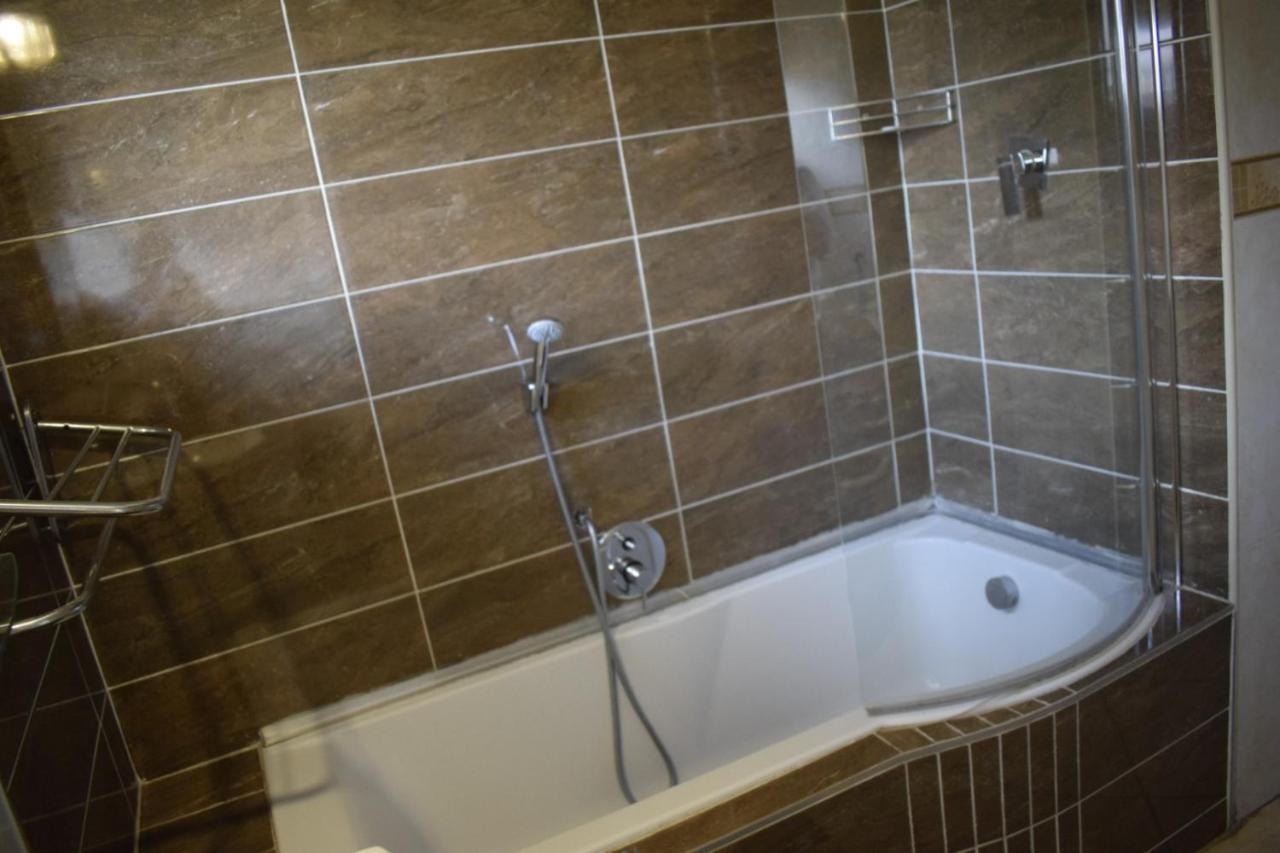 Lalela House Quarto em Acomodações Particulares Joanesburgo