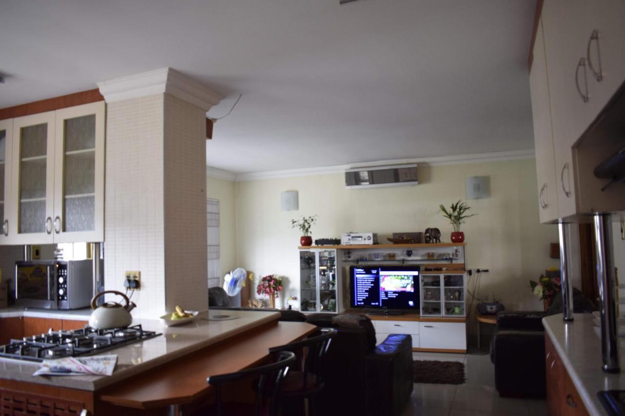Quarto em Acomodações Particulares Lalela House