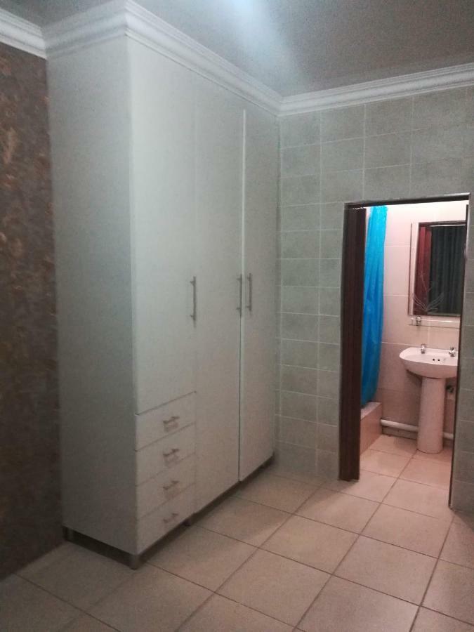Lalela House Homestay *