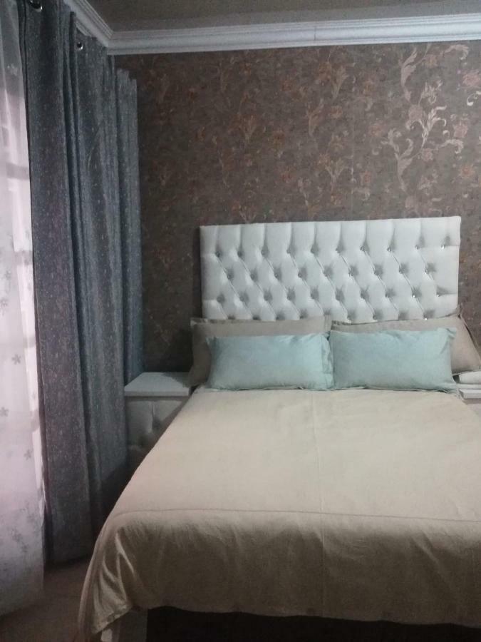 Quarto em Acomodações Particulares Lalela House Joanesburgo