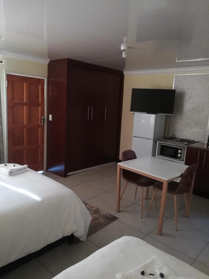 Lalela House Quarto em Acomodações Particulares *